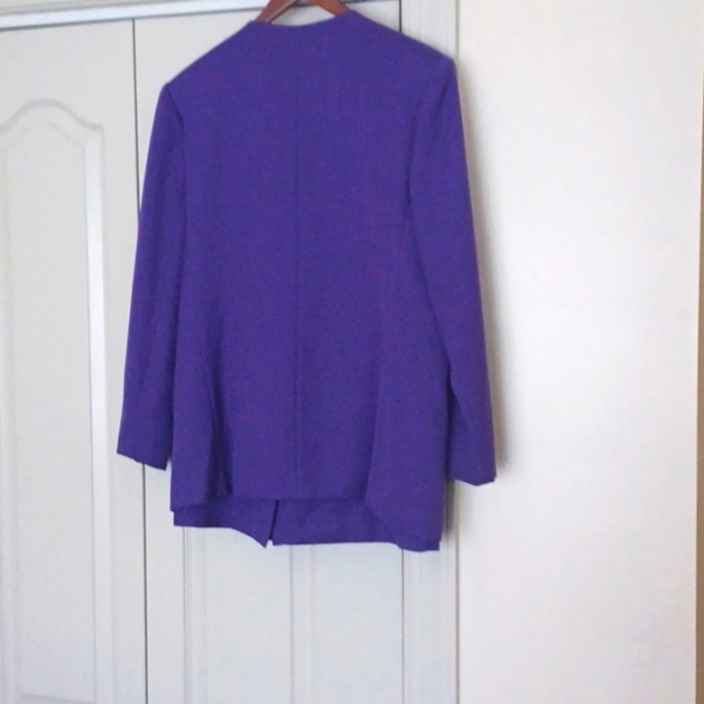 2-piece Suit - Picture 2 of 3
